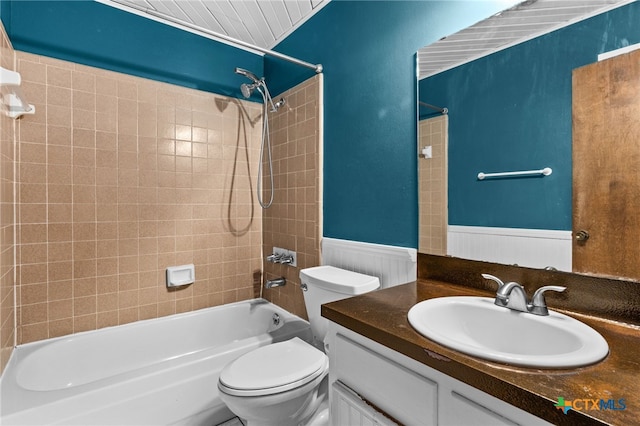 501 Geri Dr, Copperas Cove, TX 76522 - full bath featuring wainscoting, bathtub / shower combination, and vanity
