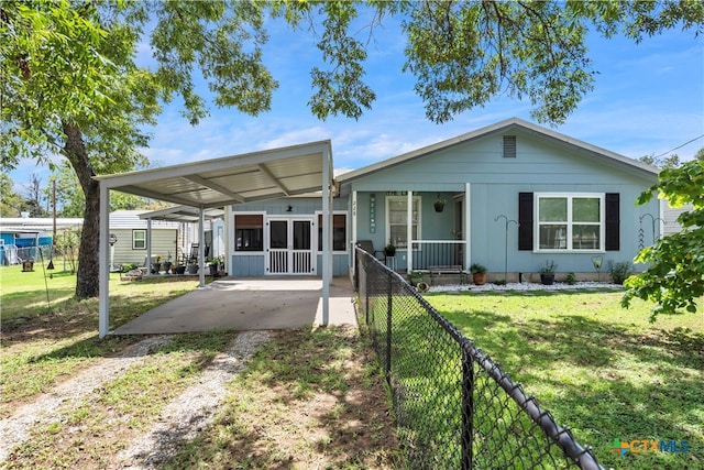 view of front facade featuring a front lawn and a porch