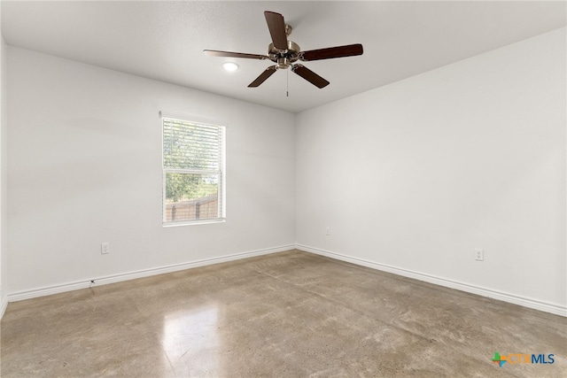 empty room featuring ceiling fan