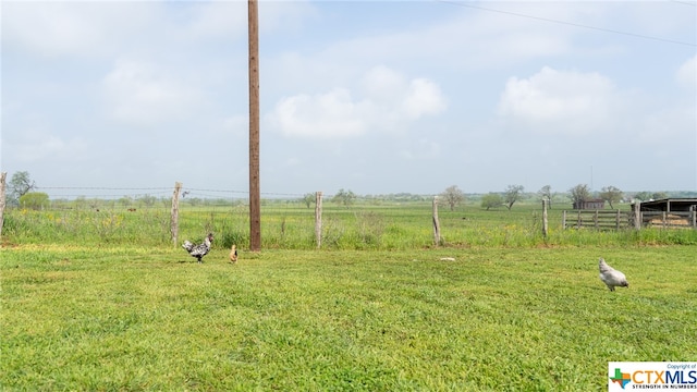 view of yard featuring a rural view