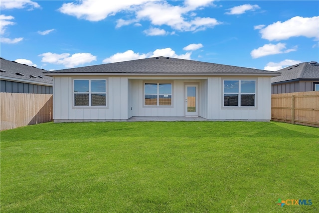 back of house featuring a lawn