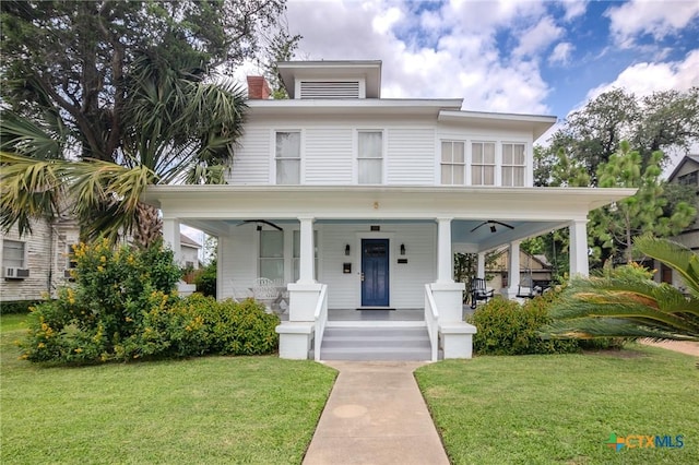 view of front of property featuring ceiling fan and a front yard