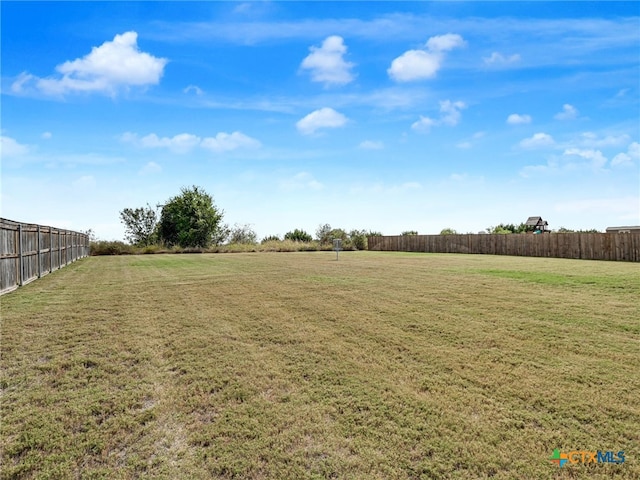 view of yard featuring a rural view