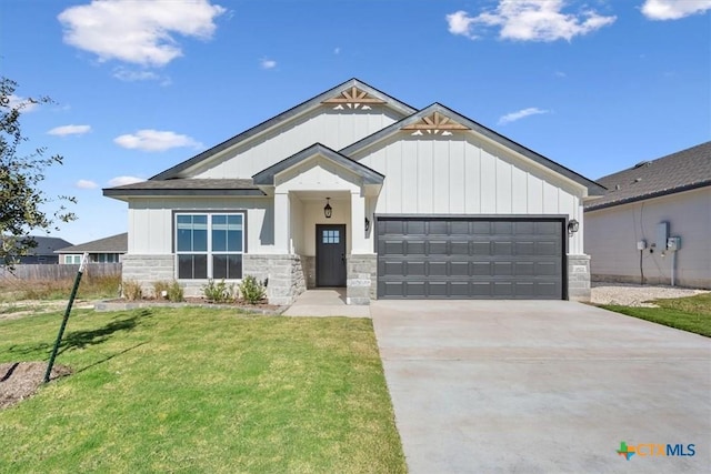 view of front facade with a front lawn and a garage