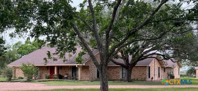 ranch-style home featuring a front yard