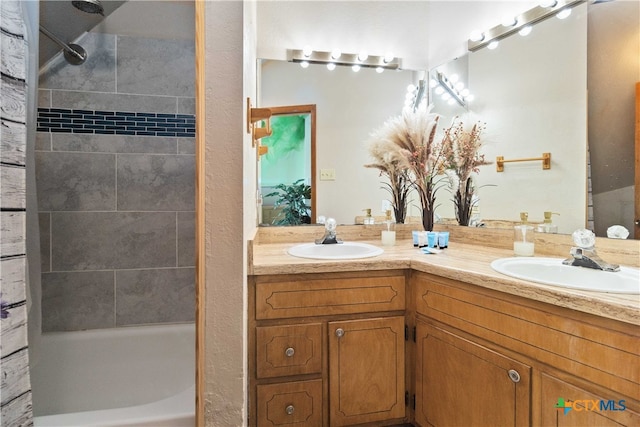 bathroom with vanity and tiled shower / bath