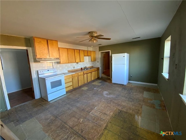 kitchen featuring decorative backsplash, sink, ceiling fan, and white appliances