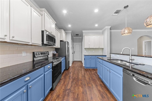 5705 Fenton Ln, Belton, TX 76513 - kitchen with stainless steel appliances, blue cabinets, a sink, ornamental molding, and white cabinetry
