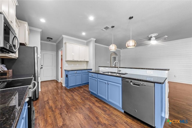 5705 Fenton Ln, Belton, TX 76513 - kitchen featuring appliances with stainless steel finishes, a sink, blue cabinetry, crown molding, and white cabinets