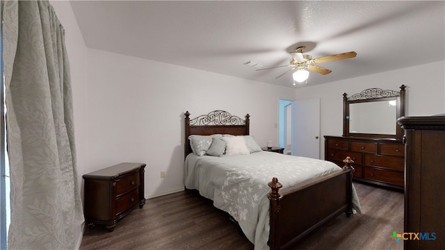 bedroom featuring dark wood-type flooring and ceiling fan