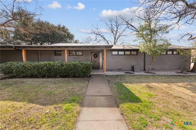 view of front of house featuring a front yard