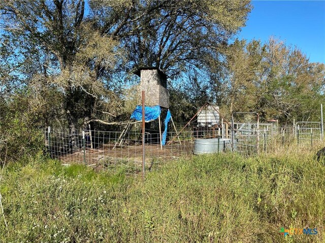 000 County Rd 407, Waelder, TX 78959