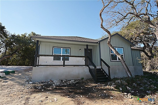 manufactured / mobile home with a porch