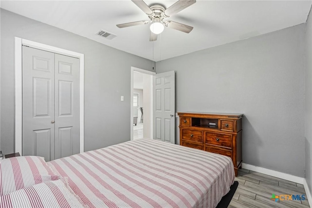 bedroom featuring light hardwood / wood-style floors, a closet, and ceiling fan