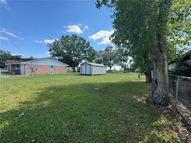 view of yard with a storage unit