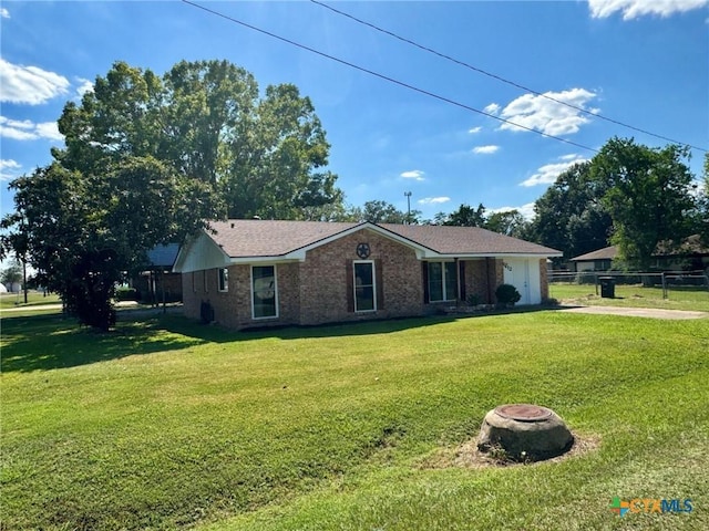 single story home with a front yard