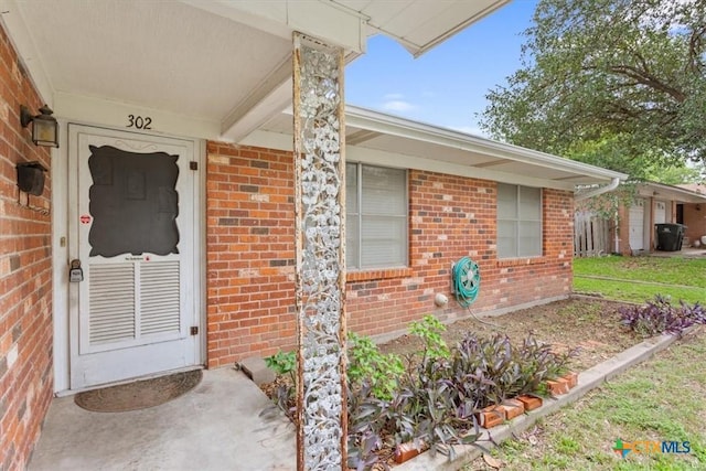 302 W Upshaw Ave, Temple, TX 76501 - entrance to property featuring brick siding