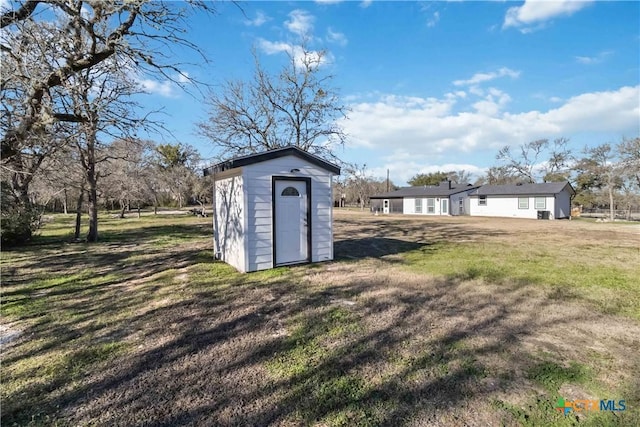 view of yard with a shed