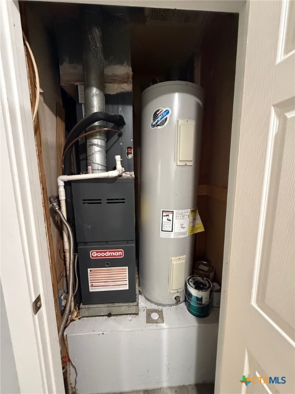 1803 E Leon St, Gatesville, TX 76528 - utilities featuring water heater