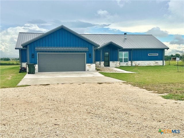 view of front of house featuring a garage and a front yard