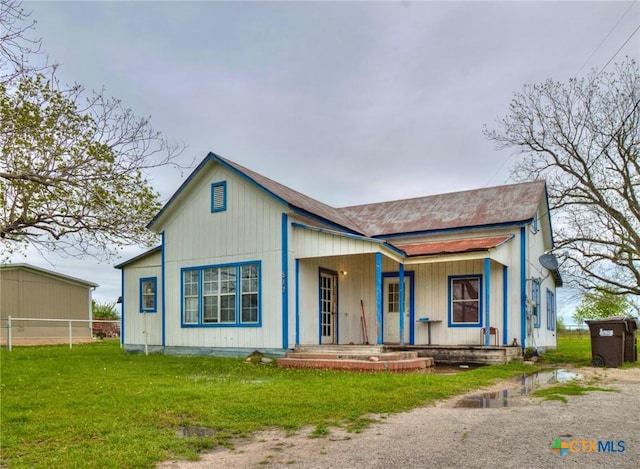 view of front of home featuring covered porch and a front lawn