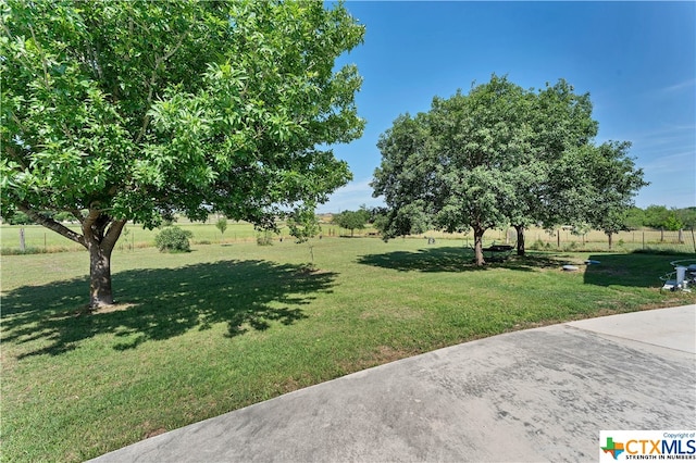 view of yard with a rural view