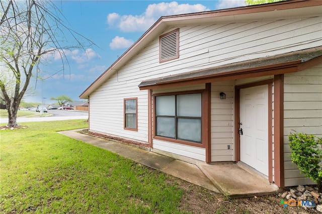 5111 Anacacho St, San Antonio, TX 78217 - rear view of property featuring a yard