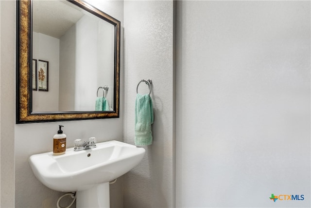 bathroom with sink