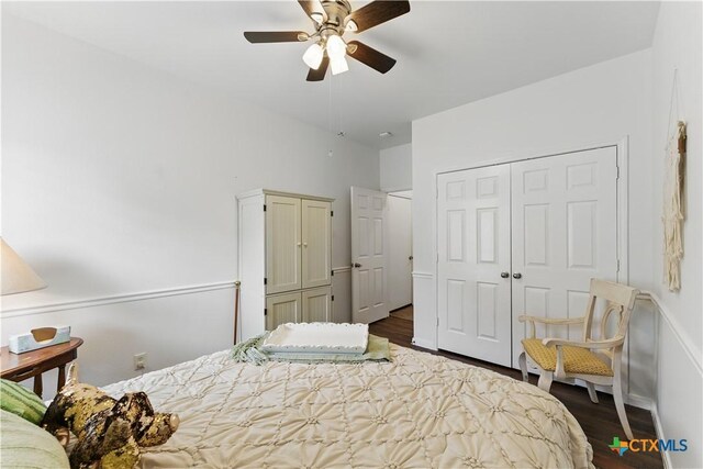 bedroom featuring wood finished floors, a closet, and a ceiling fan