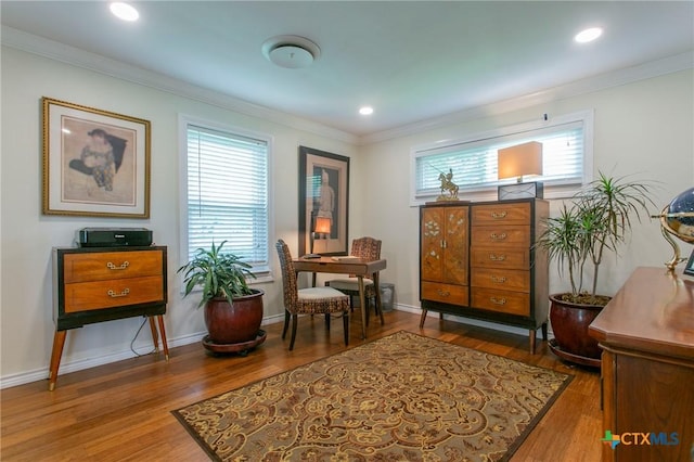 522 Woodland Point Rd, Belton, TX 76513 - sitting room with crown molding, baseboards, and wood finished floors