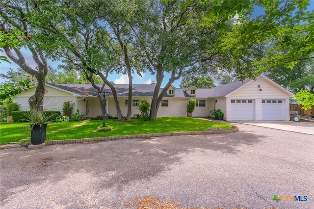 522 Woodland Point Rd, Belton, TX 76513 - ranch-style home featuring a garage, driveway, a front lawn, and brick siding