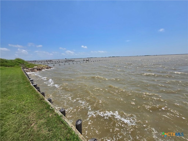 1664 W Bayshore Dr, Palacios, TX 77465