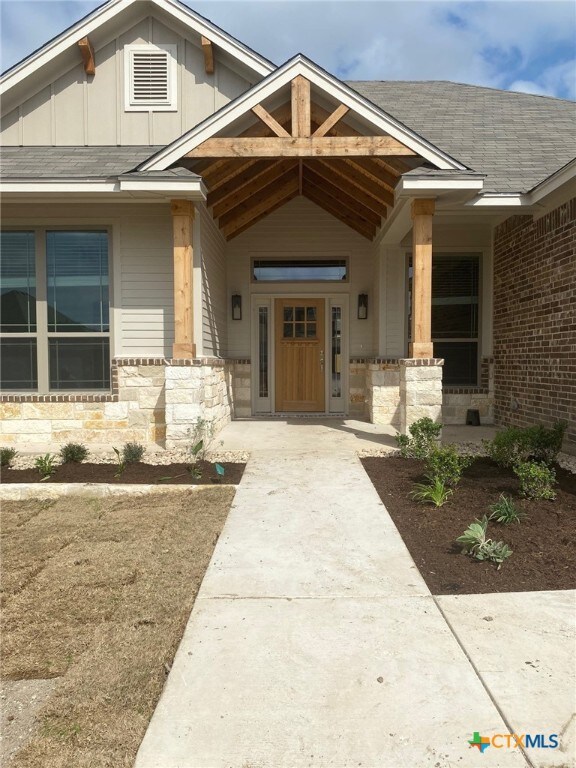 view of front of property featuring a garage and a front lawn