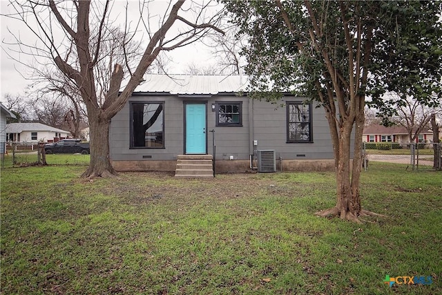 view of front of house featuring central AC and a front yard