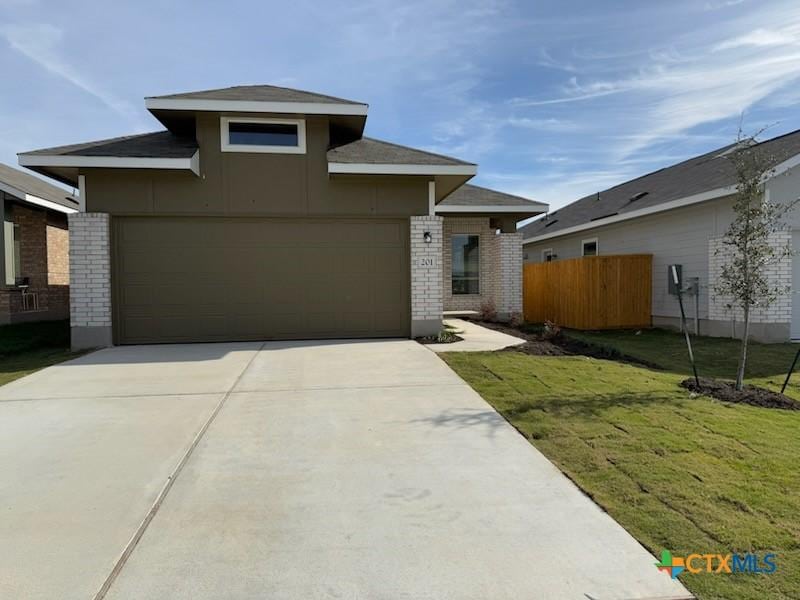 view of front of house featuring a garage and a front yard