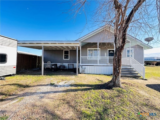 view of front facade featuring a front lawn and covered porch