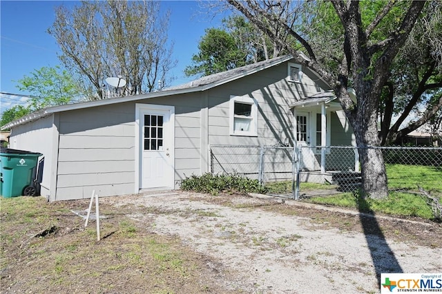 402 Michna St, Seguin, TX 78155 - photo 2