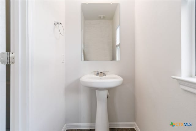 bathroom featuring sink