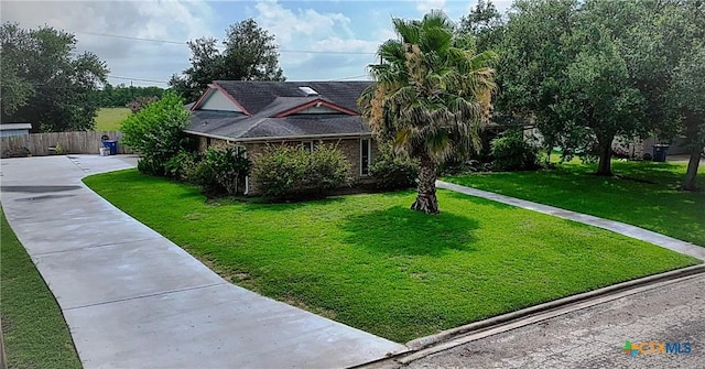 1001 Brookhollow Dr, Port Lavaca, TX 77979 - view of front of home featuring driveway