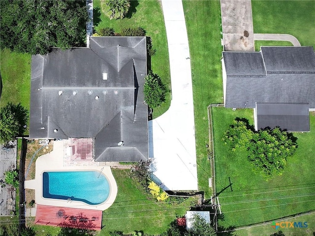 1001 Brookhollow Dr, Port Lavaca, TX 77979 - bird's eye view of a pool
