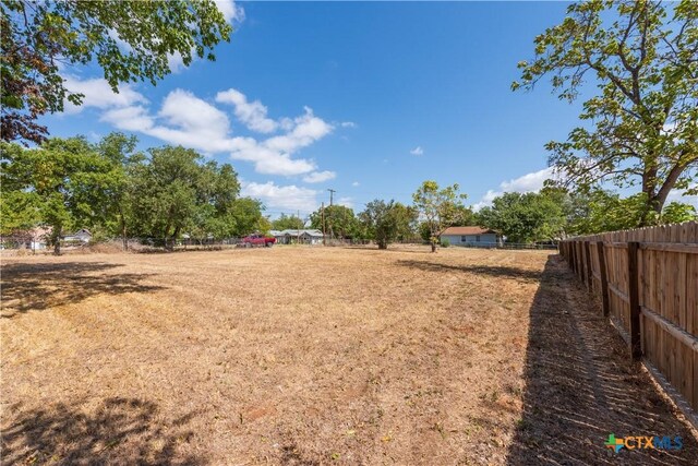 220 Daisy Ave, Luling, TX 78648