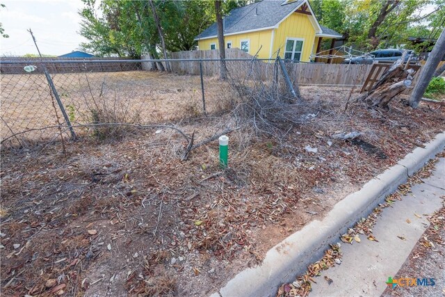 220 Daisy Ave, Luling, TX 78648