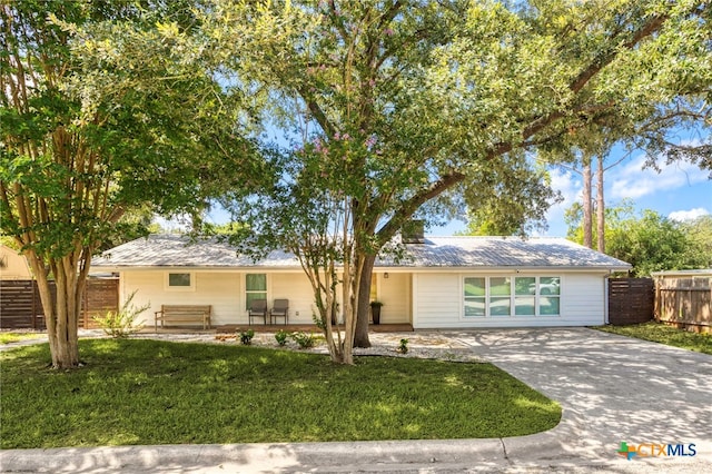 119 W Crockett St, Luling, TX 78648 - view of front of home featuring driveway