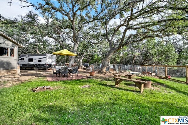 view of yard featuring a patio area