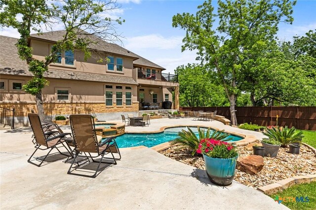 1605 Altavista Loop, Temple, TX 76502 - view of swimming pool featuring fence, a patio, and a pool with connected hot tub