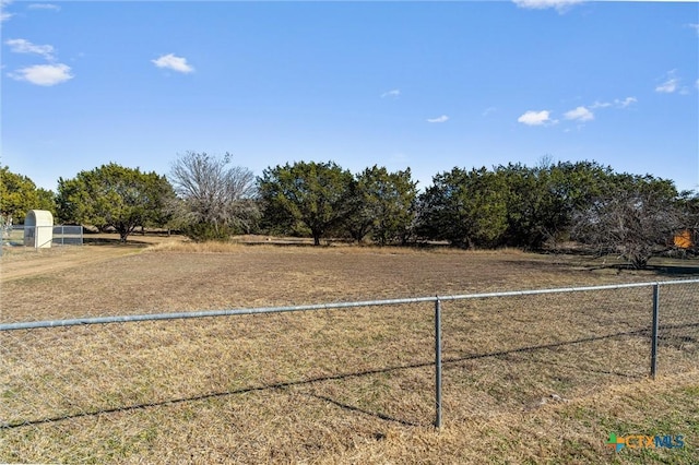 view of yard featuring a rural view