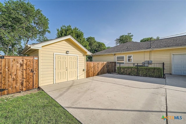 240 Hummingbird Way, Martindale, TX 78655 - view of garage