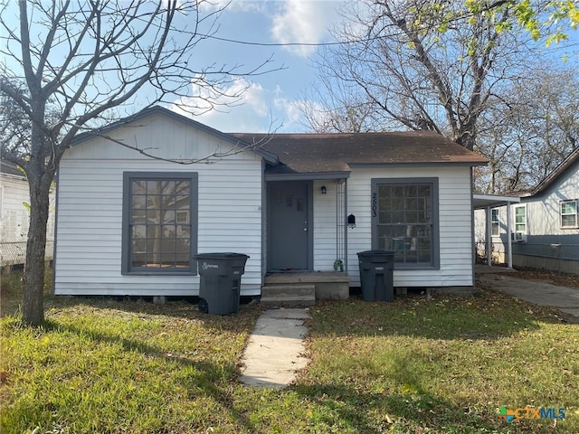 view of front of house with a front yard