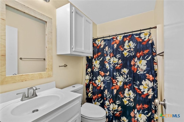 501 Appaloosa Dr, Victoria, TX 77904 - bathroom with vanity and curtained shower