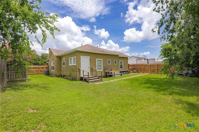 905 N Navarro St, Victoria, TX 77901 - back of property featuring a fenced backyard and entry steps